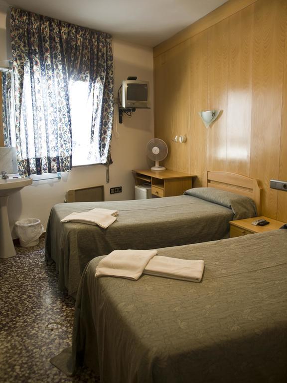 Hostal Lizana Huesca Room photo