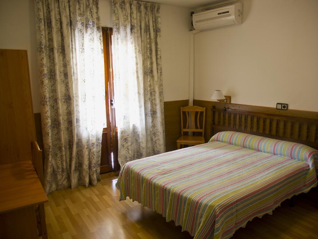 Hostal Lizana Huesca Room photo